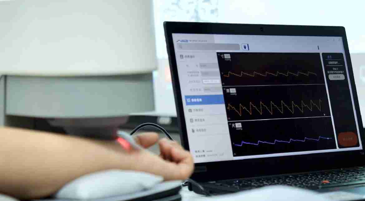 888.BY集团电子游戏耘康以高解析与拟真的显示技术，，将其应用于中医检测，，提供“中医数位化检测方案”，，，，使传统中医检测结果数据化与可视化